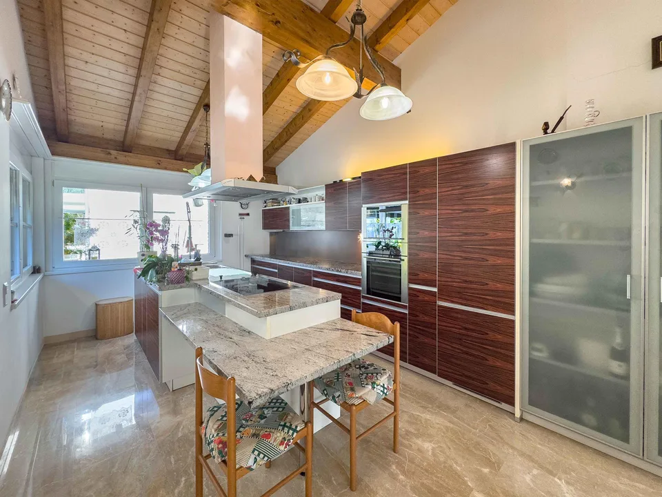 Casa unifamiliare con giardino e piscina a Bioggio