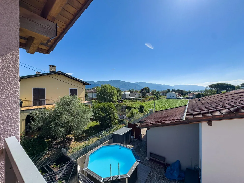 Casa unifamiliare con giardino a Stabio
