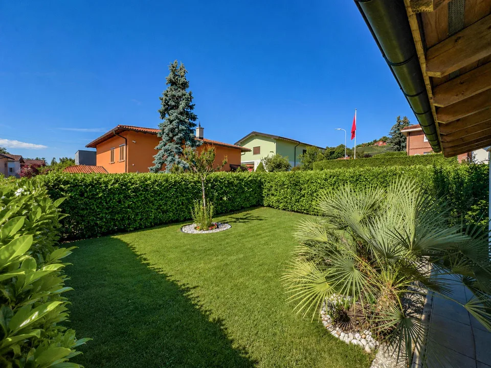 Casa unifamiliare con giardino a Stabio