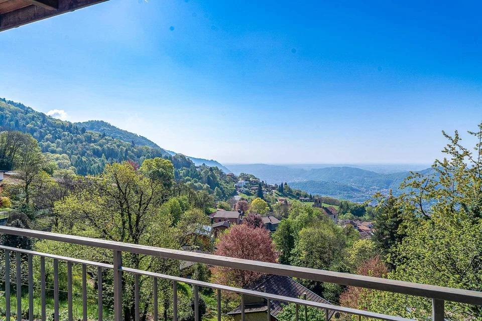 Casa unifamiliare con piscina a Sagno