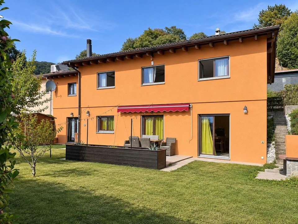 Casa unifamiliare con giardino e vista panoramica
