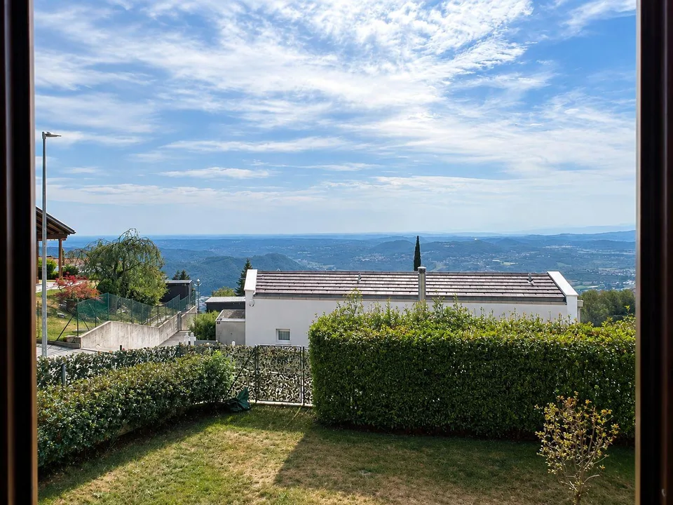 Einfamilienhaus mit Garten und Panoramablick