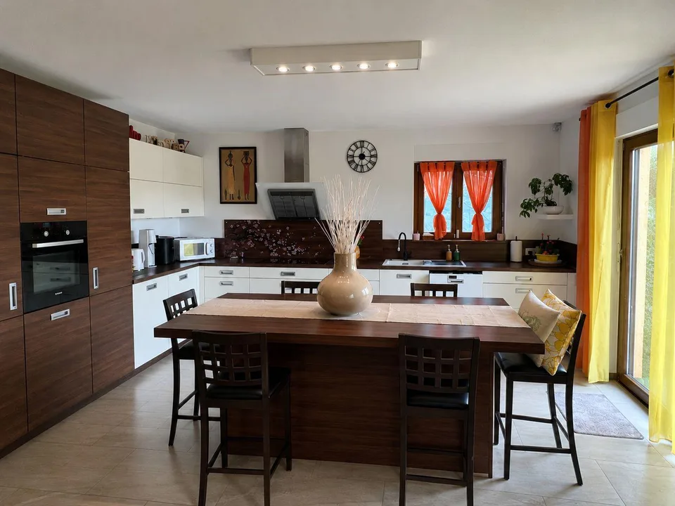 Einfamilienhaus mit Garten und Panoramablick