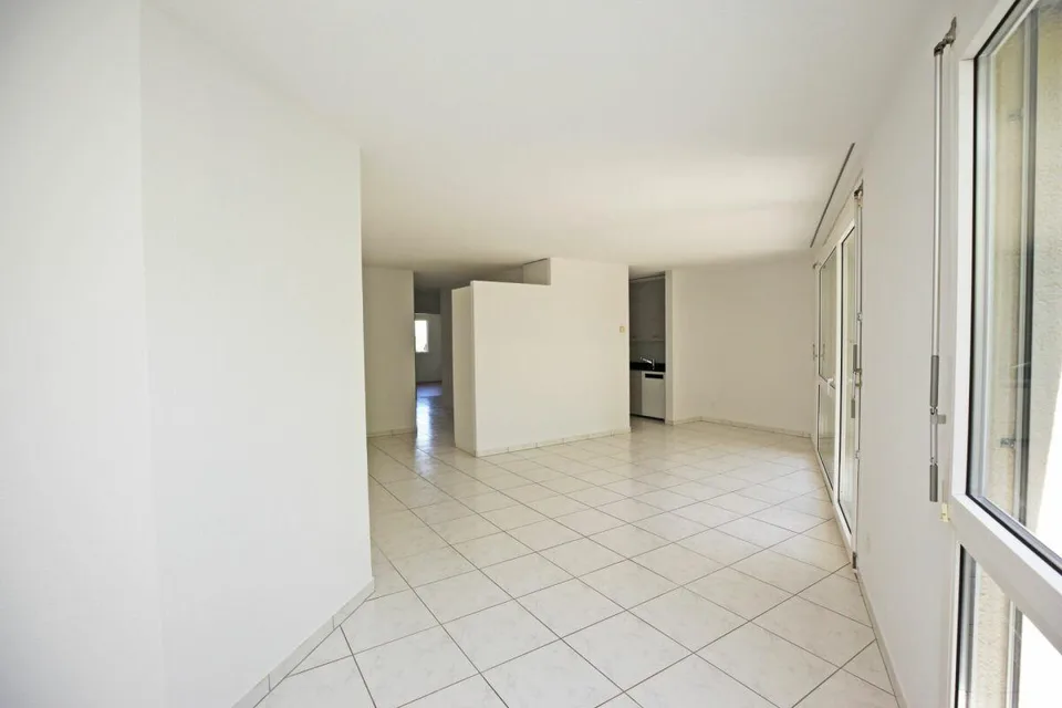 Ruhiges Wohnen neben dem Zentrum von Urtenen-Schönbühl 4.5-Zimmer-Erdgeschosswohnung