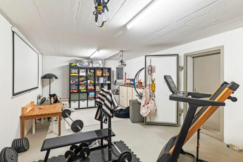 Doppeleinfamilienhaus mit grosser Rasenfläche