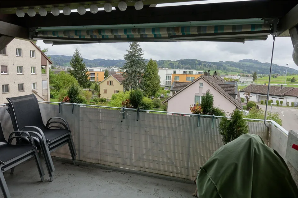 Schöne, grosse 4.5 Zimmerwohnung an ruhiger Lage mit Lift,