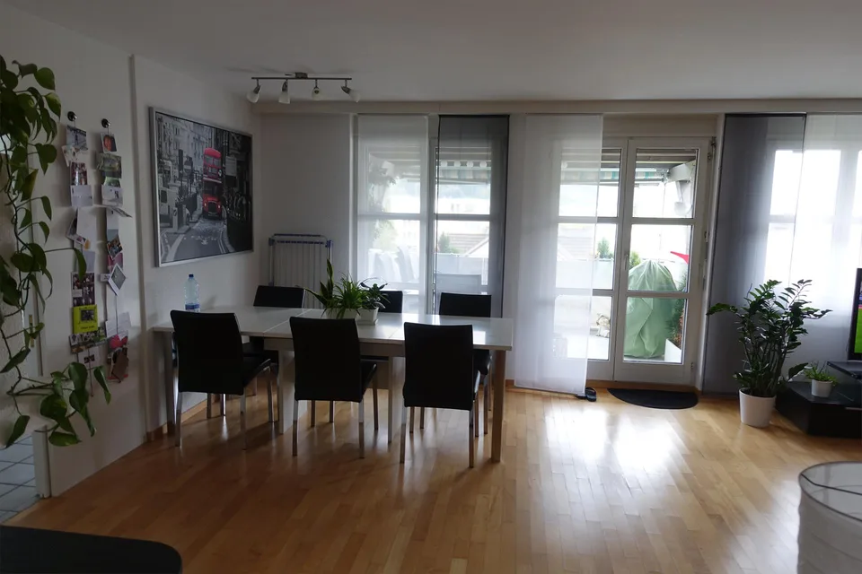 Schöne, grosse 4.5 Zimmerwohnung an ruhiger Lage mit Lift,