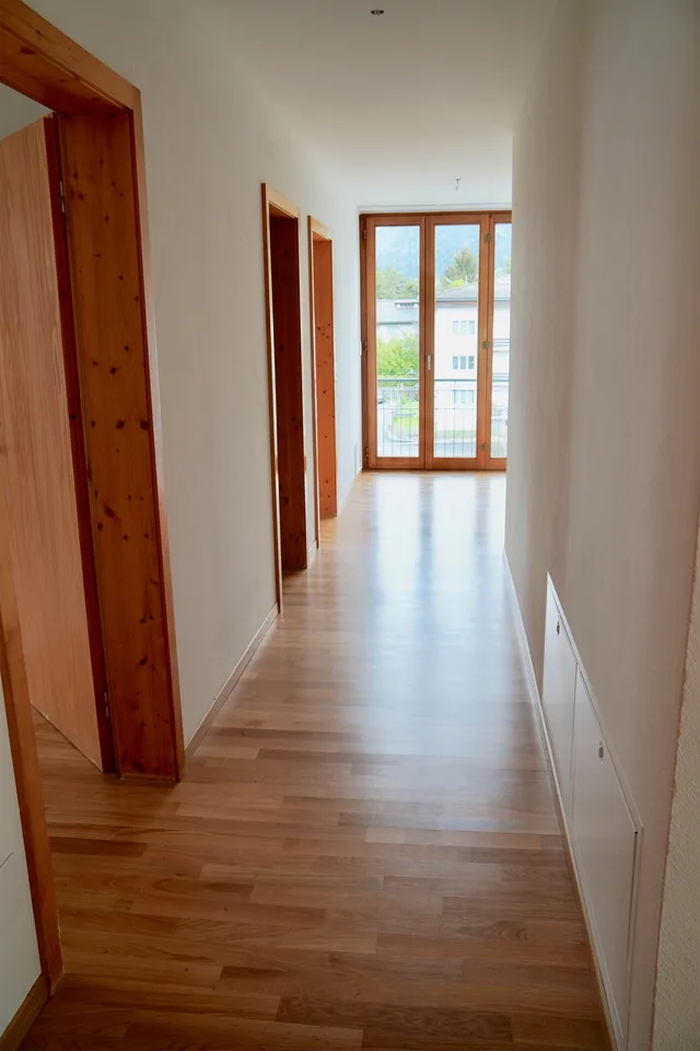 schöne und geräumige 4.5-Zimmerwohnung an zentraler Lage zu vermieten