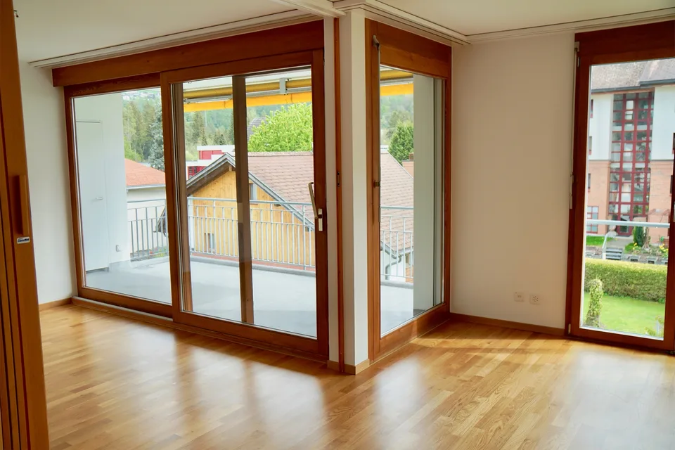 schöne und geräumige 4.5-Zimmerwohnung an zentraler Lage zu vermieten