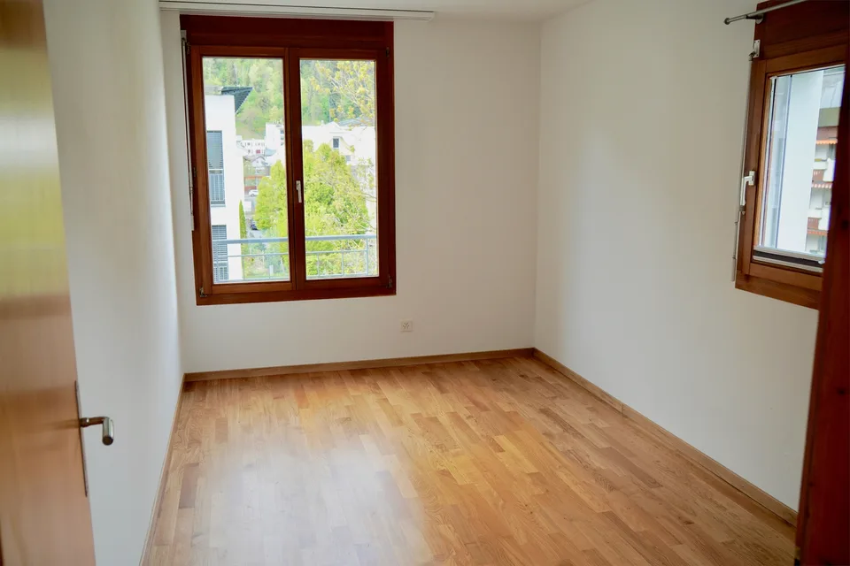 schöne und geräumige 4.5-Zimmerwohnung an zentraler Lage zu vermieten