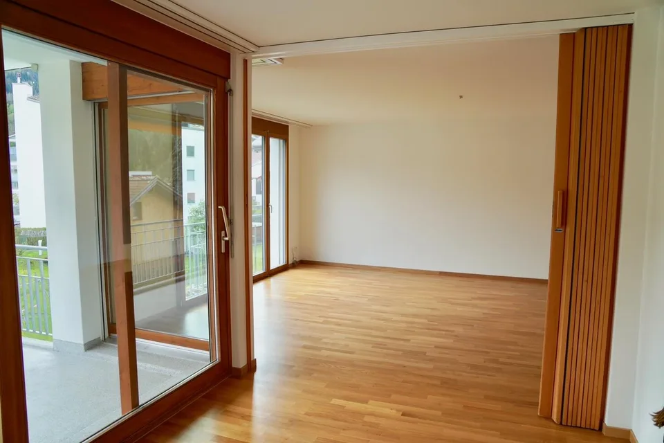 schöne und geräumige 4.5-Zimmerwohnung an zentraler Lage zu vermieten