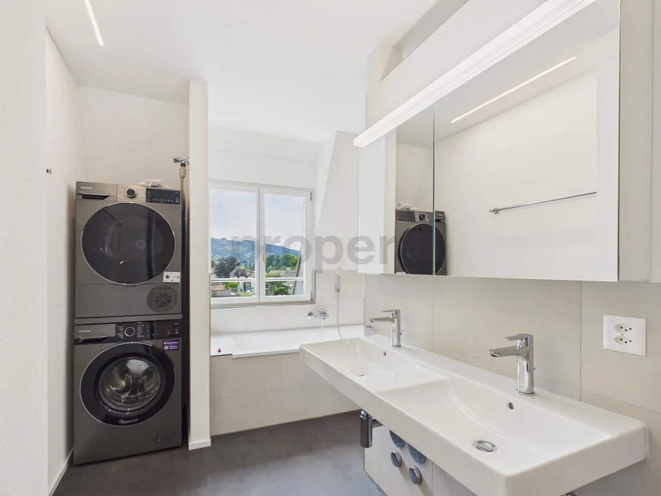 Maisonette moderne de 4,5 pièces avec balcon, Rheineck