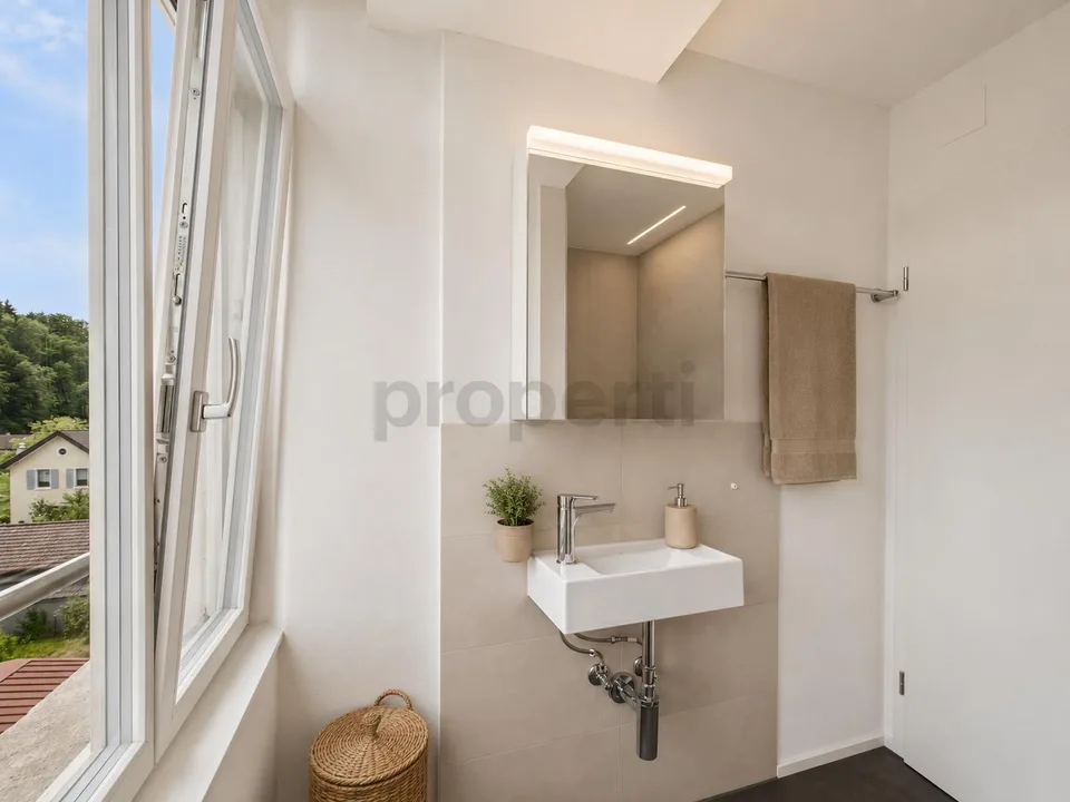 Maisonette moderne de 4,5 pièces avec balcon, Rheineck