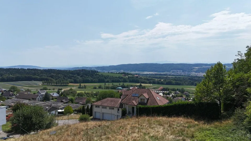 Exklusive Parzelle mit Weitsicht an gut besonnter Hanglage