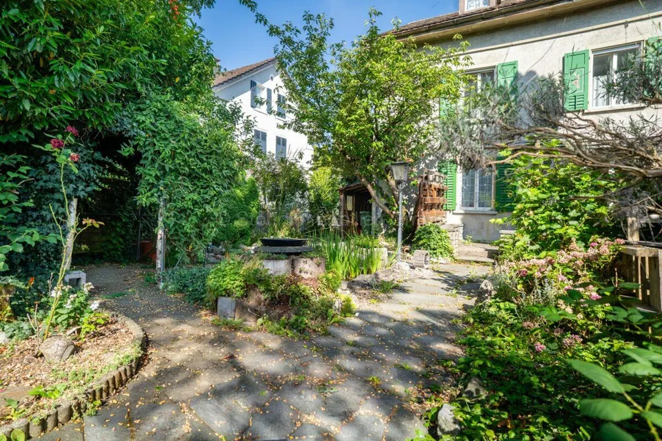 Charming 6.5-room detached house with great potential in the popular Deutweg district