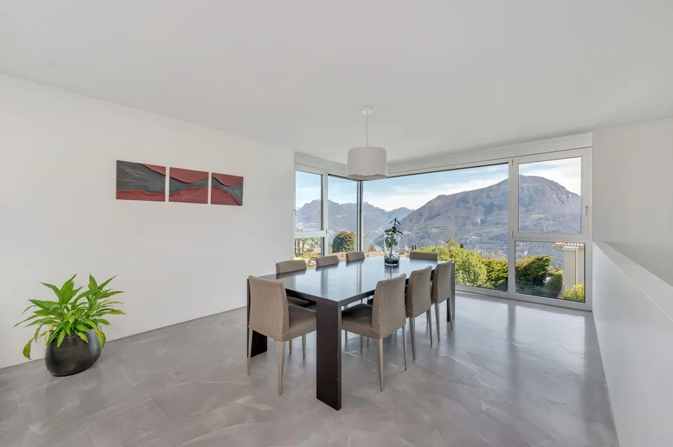 ESCLUSIVA VILLA DI DESIGN CON VISTA LAGO E PRIVACY ASSOLUTA