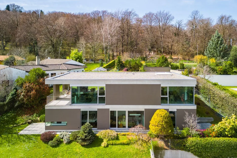 EXCLUSIVE DESIGNER VILLA WITH LAKE VIEW AND ABSOLUTE PRIVACY | ESCL...