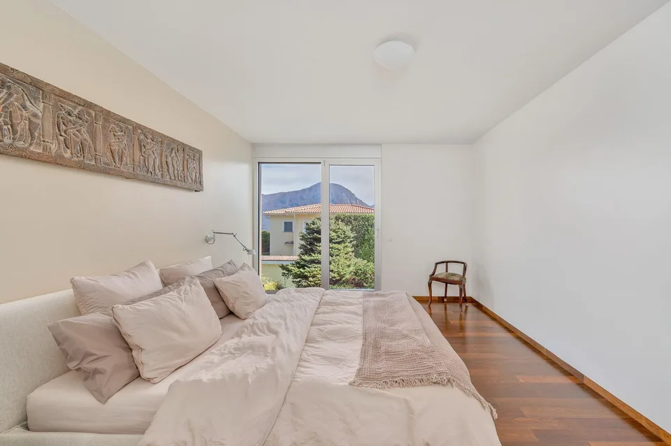 ESCLUSIVA VILLA DI DESIGN CON VISTA LAGO E PRIVACY ASSOLUTA