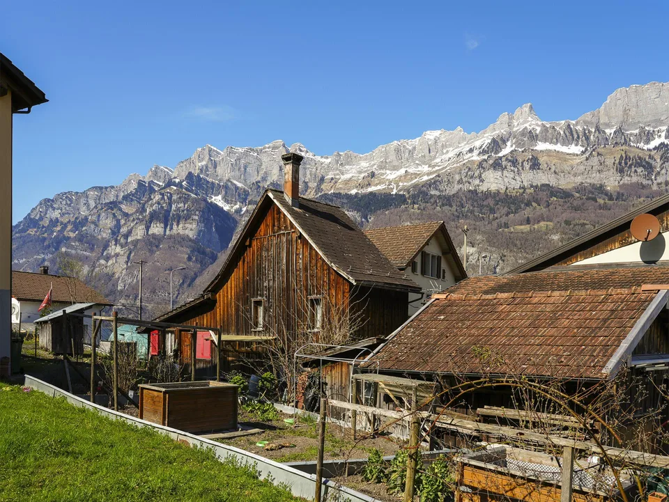 Einfamilienhaus mit Gewerbe und Schopf