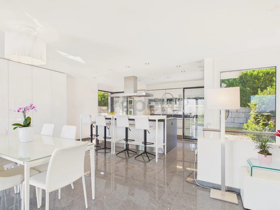 Exclusive villa with indoor pool, sauna, and garden on the exclusive Wartenberg in Muttenz