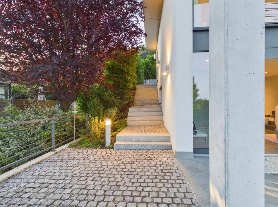 Exclusive villa with indoor pool, sauna, and garden on the exclusive Wartenberg in Muttenz