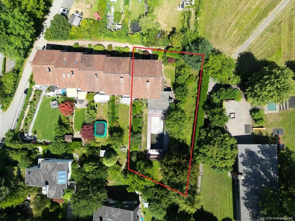 Privates Wohnparadies mit Pool an begehrter Lage