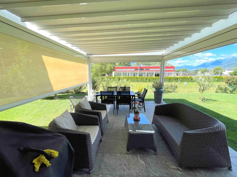 Casa con ampio giardino ben curato in zona tranquilla e soleggiata