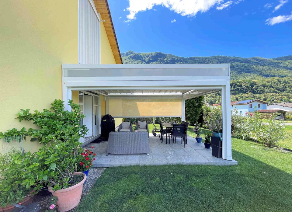 Casa con ampio giardino ben curato in zona tranquilla e soleggiata