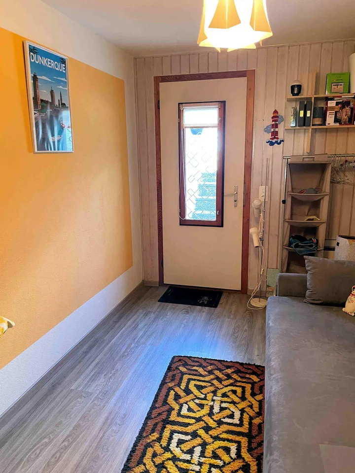 Casa con ampio giardino ben curato in zona tranquilla e soleggiata