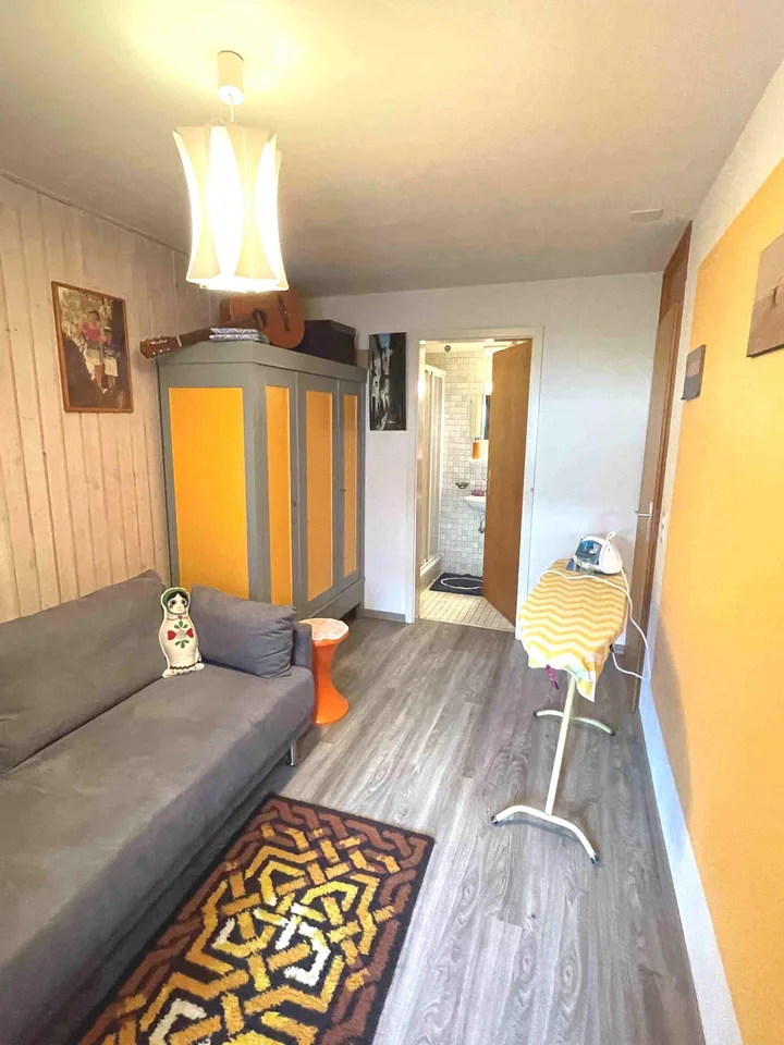 Casa con ampio giardino ben curato in zona tranquilla e soleggiata