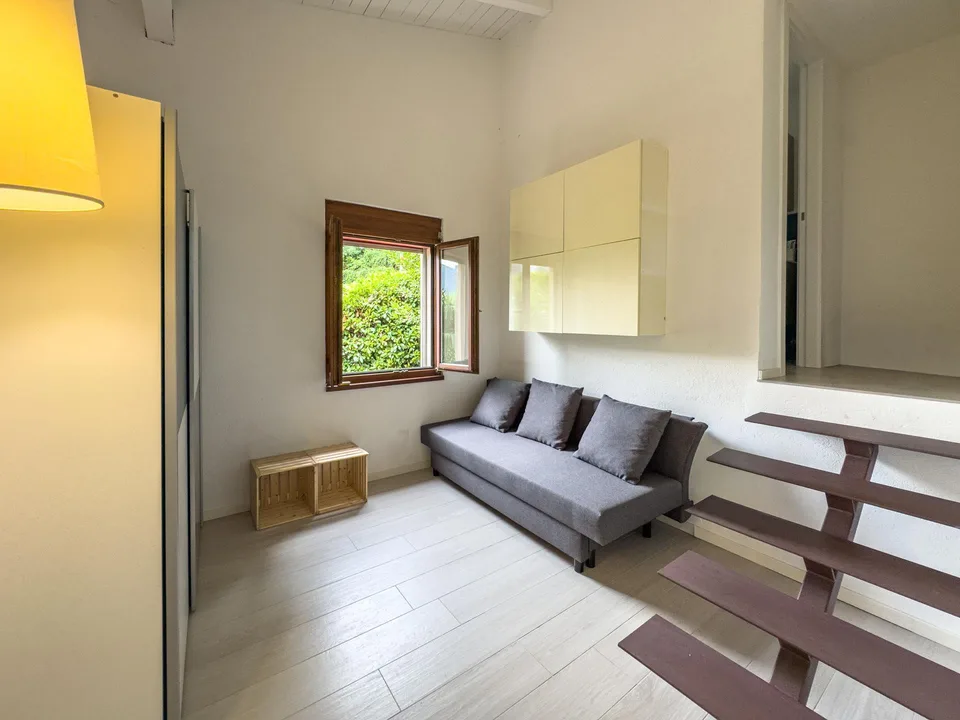 Casa gemella vista lago con giardino a Bissone