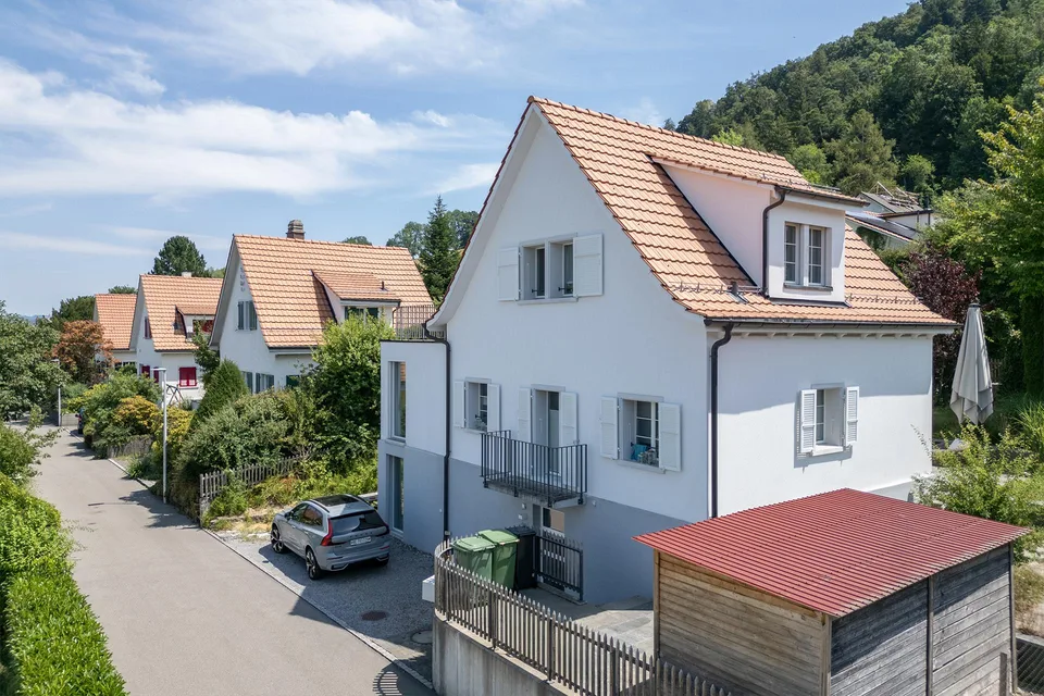 Einfamilienhaus komplett renoviert im Spiegel bei Bern