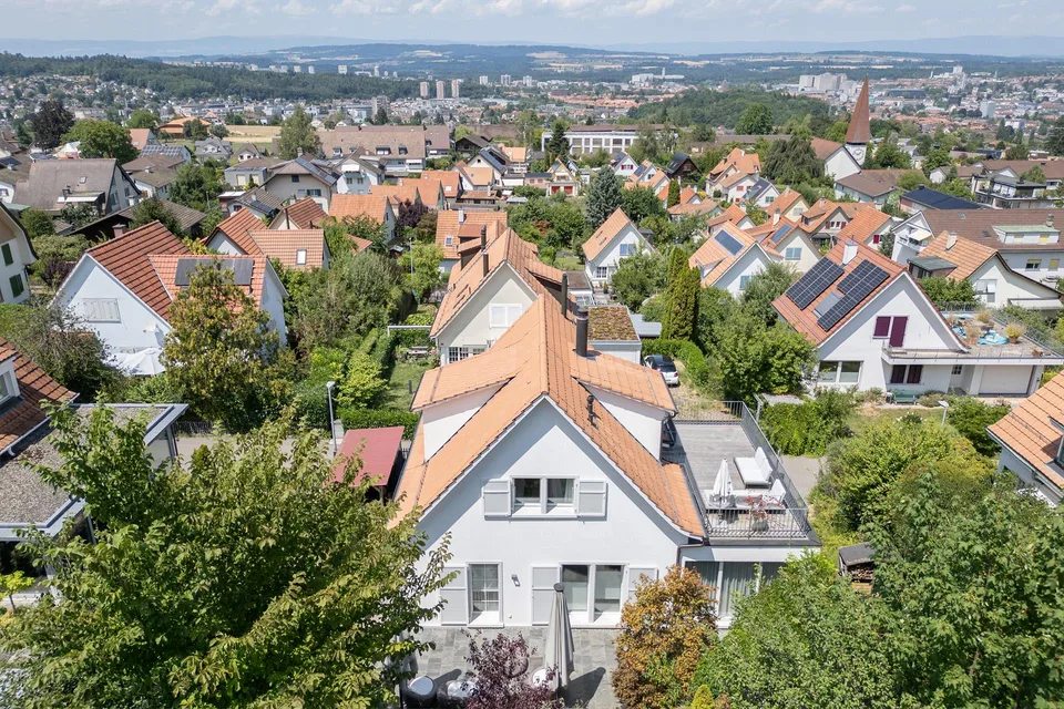 Einfamilienhaus komplett renoviert im Spiegel bei Bern