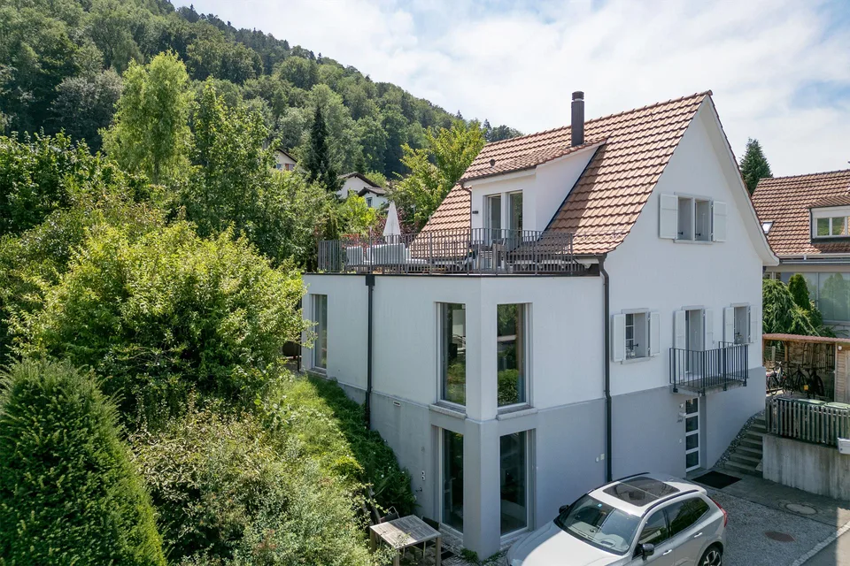 Einfamilienhaus komplett renoviert im Spiegel bei Bern
