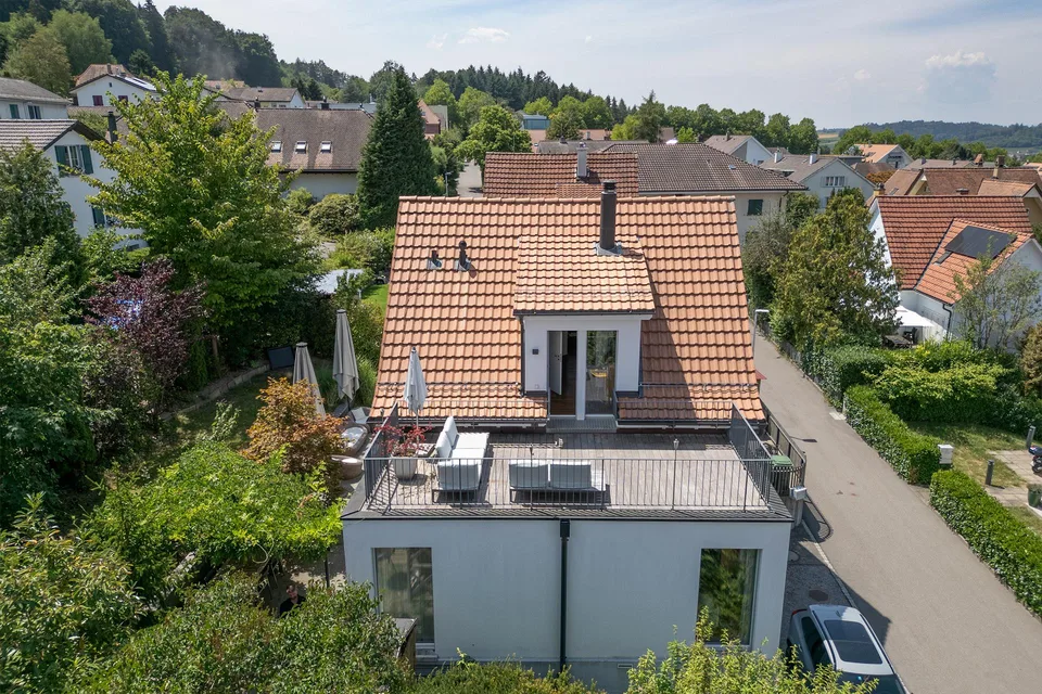 Einfamilienhaus komplett renoviert im Spiegel bei Bern
