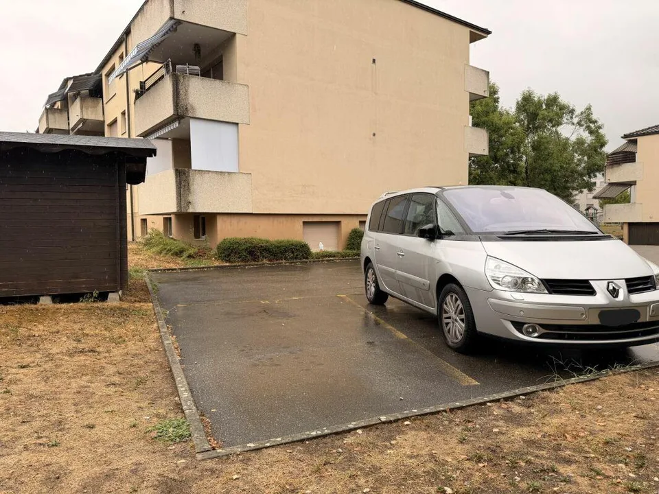Parking extérieur à Frick