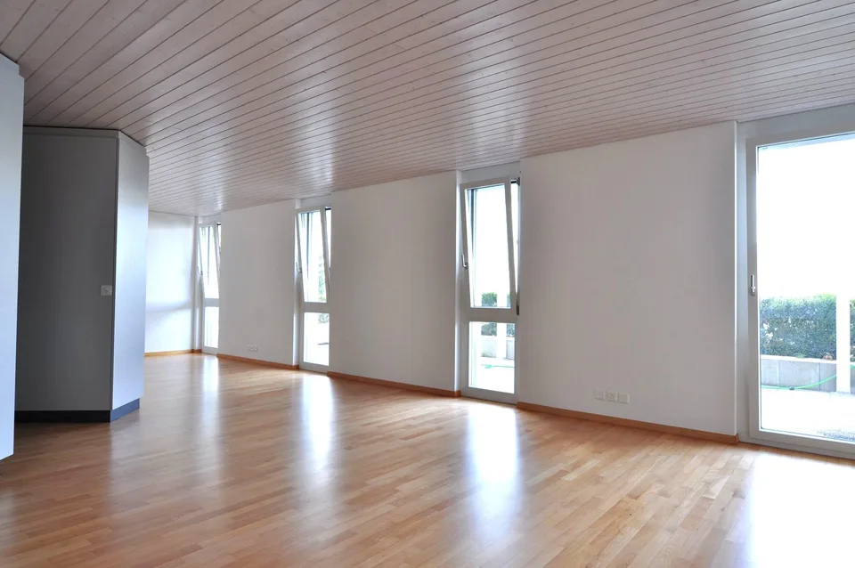 grosszügige 2.5 Zimmerwohnung zu vermieten