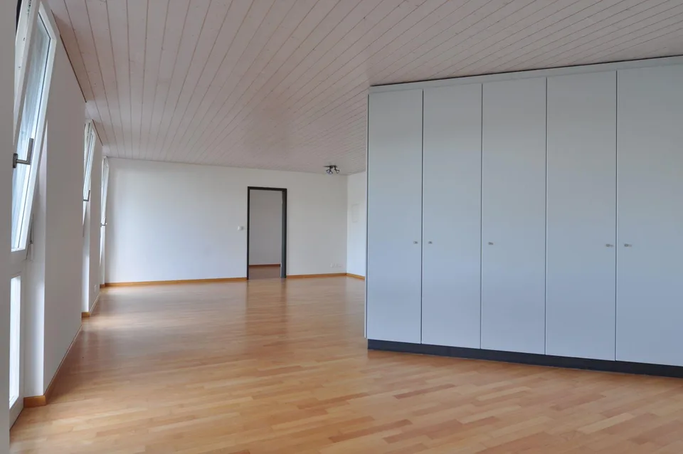 grosszügige 2.5 Zimmerwohnung zu vermieten