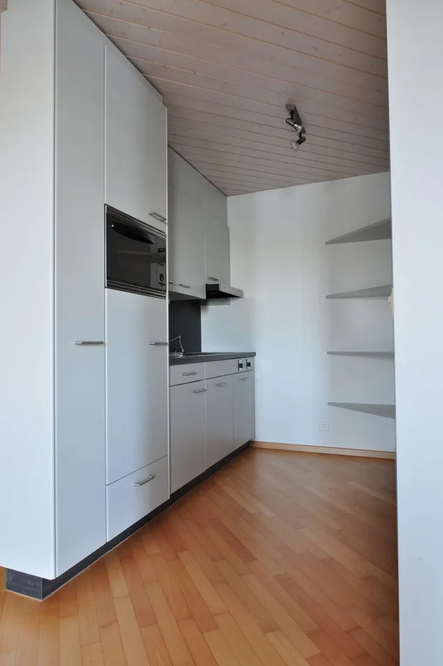 grosszügige 2.5 Zimmerwohnung zu vermieten
