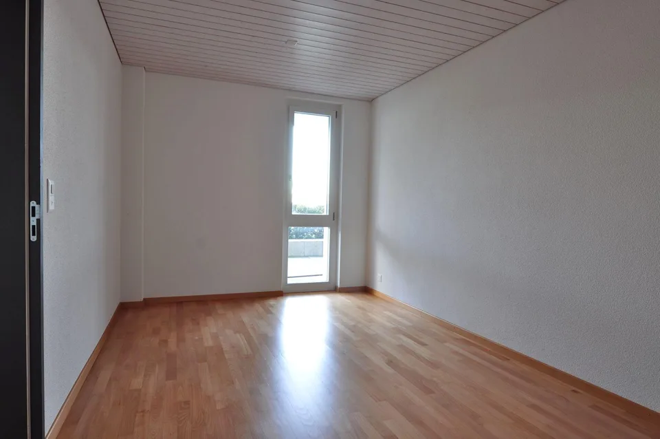 grosszügige 2.5 Zimmerwohnung zu vermieten