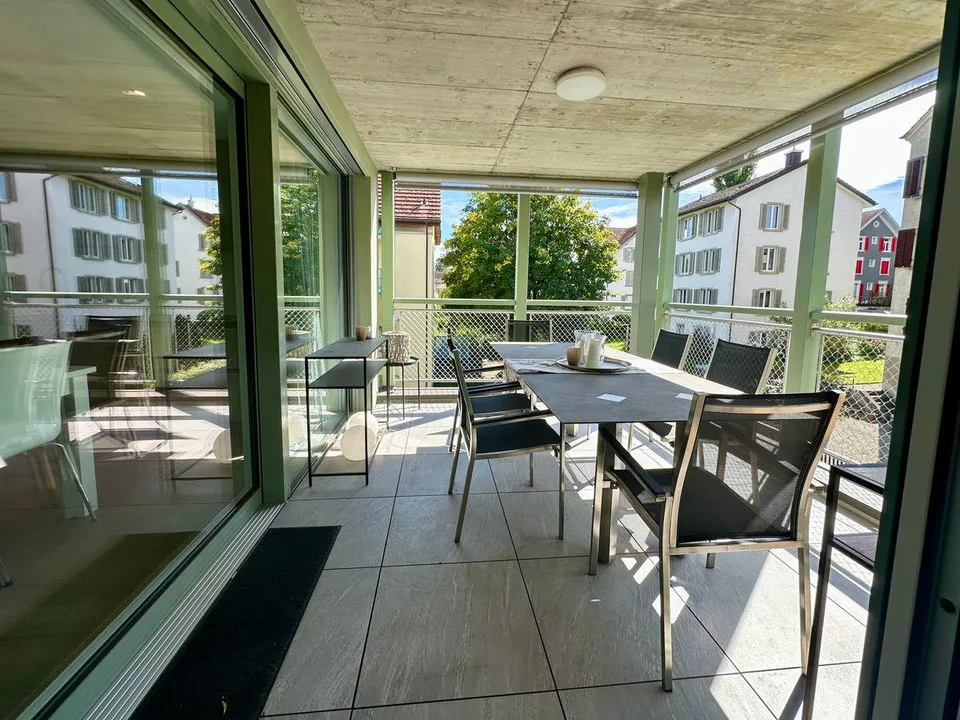 Möblierte exklusive 3.5-Zimmer-Wohnung mit zwei Balkonen im Zentru...