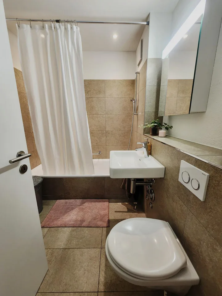Moderne, helle 2.5 Zimmer Wohnung