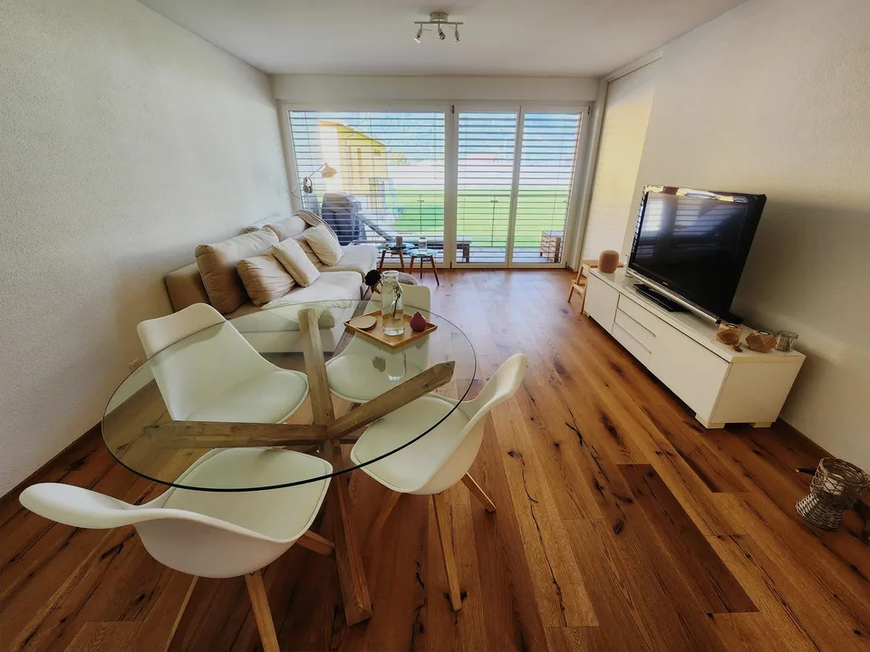 Moderne, helle 2.5 Zimmer Wohnung
