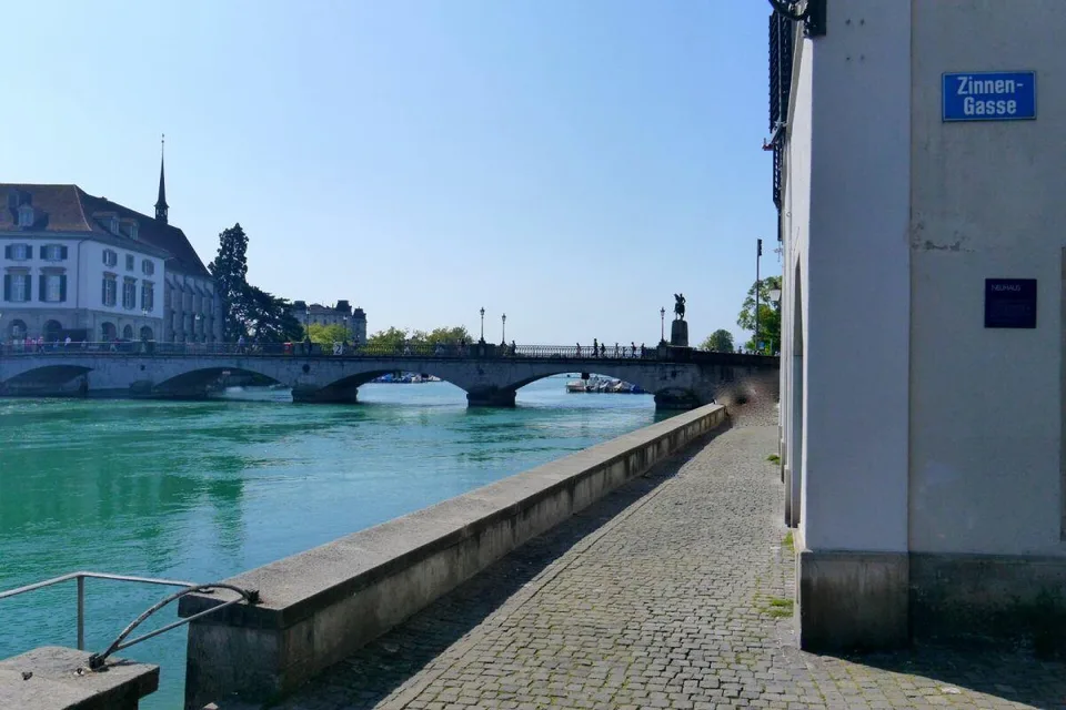 NUR FÜR PF: Herrschaftliche Räume direkt an der Limmat!