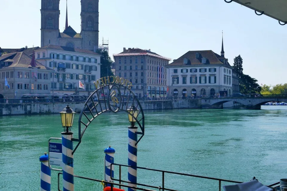 NUR FÜR PF: Herrschaftliche Räume direkt an der Limmat!