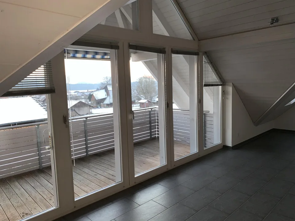 grosszügige 3.5-Zimmer-Dachwohnung mit Top-Aussicht in Grossaffoltern