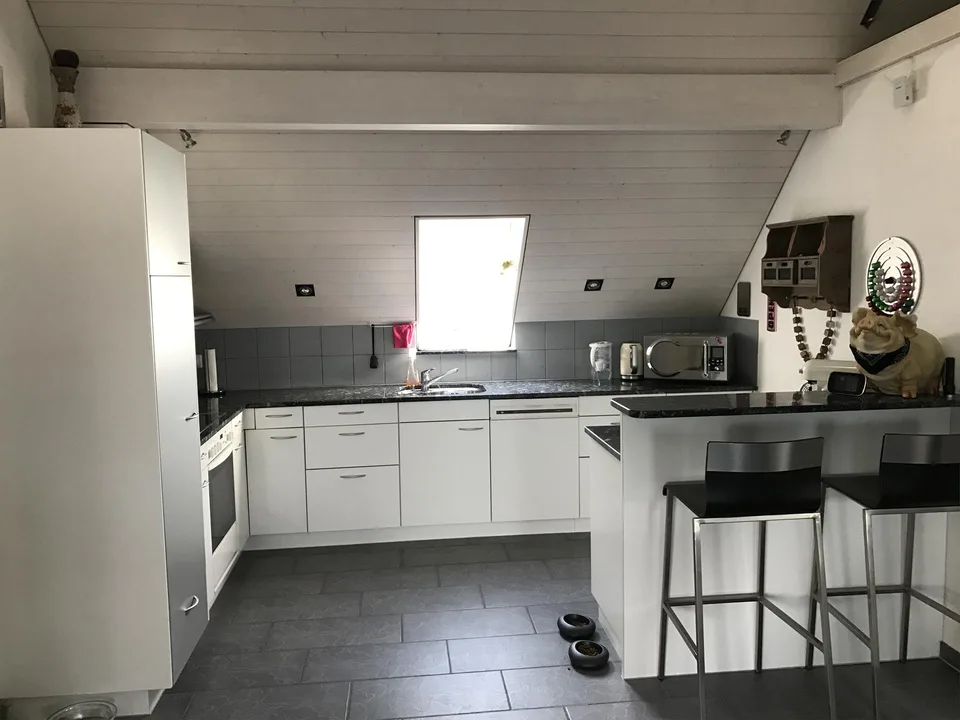grosszügige 3.5-Zimmer-Dachwohnung mit Top-Aussicht in Grossaffoltern