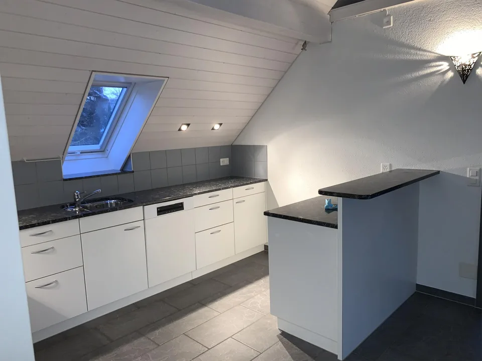 grosszügige 3.5-Zimmer-Dachwohnung mit Top-Aussicht in Grossaffoltern
