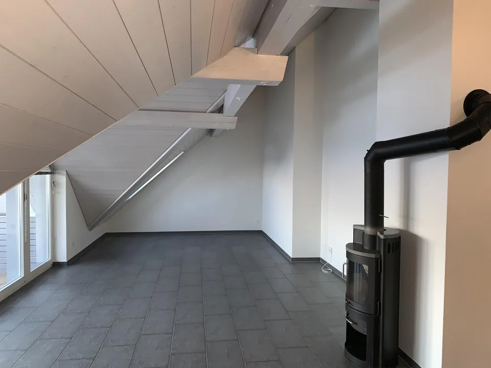 grosszügige 3.5-Zimmer-Dachwohnung mit Top-Aussicht in Grossaffoltern