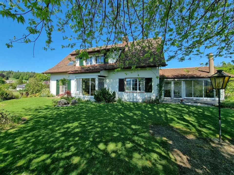 8.5-Zimmer-Landhausvilla an bester Aussichtslage mit grossem Garten